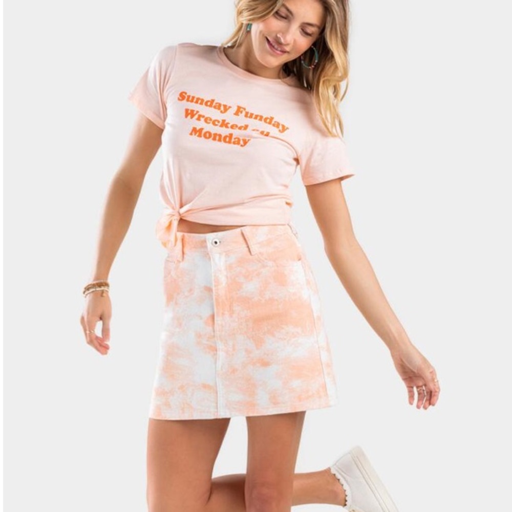 Trendy Sunday Funday Tee Crew neck casual Chic printed tee pink New with tag - Picture 5 of 10